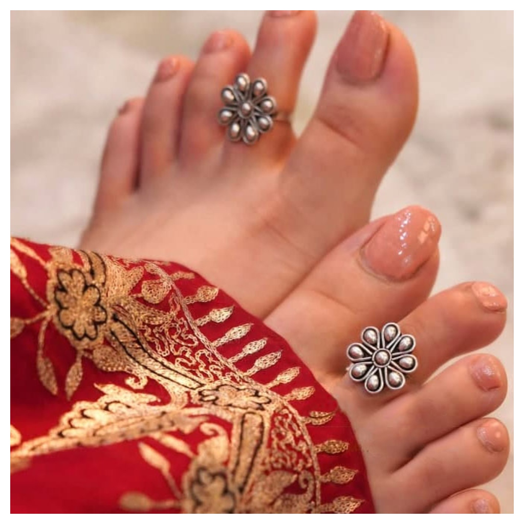 Why Indian Women Wear Silver Toe Rings? Astrological & Scientific Benefits