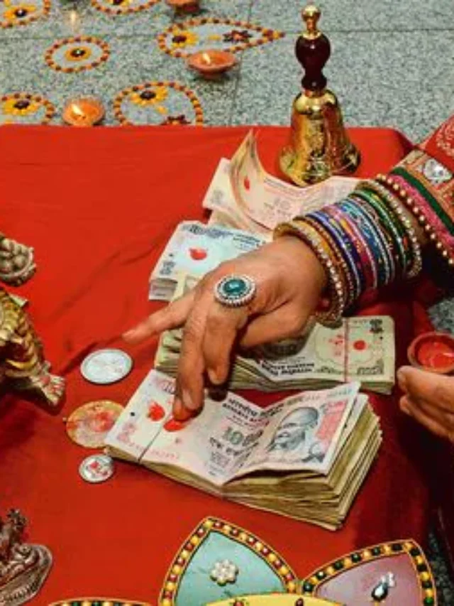 Dhanteras 2024 पर करें यह उपाय, प्रसन्न होगी मां लक्ष्मी