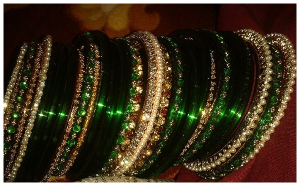 latest trendy green glass bangle set