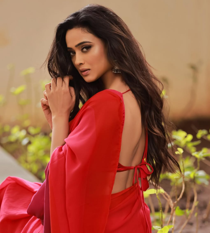 Shweta Tiwari Red Blouse Fashion Trends - Live Times