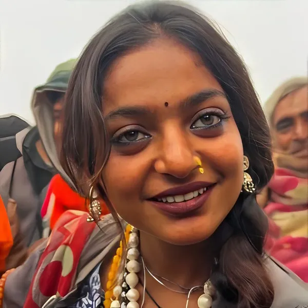 Monalisa of Maha kumbh Selling Rudraksha ki Mala - Live Times