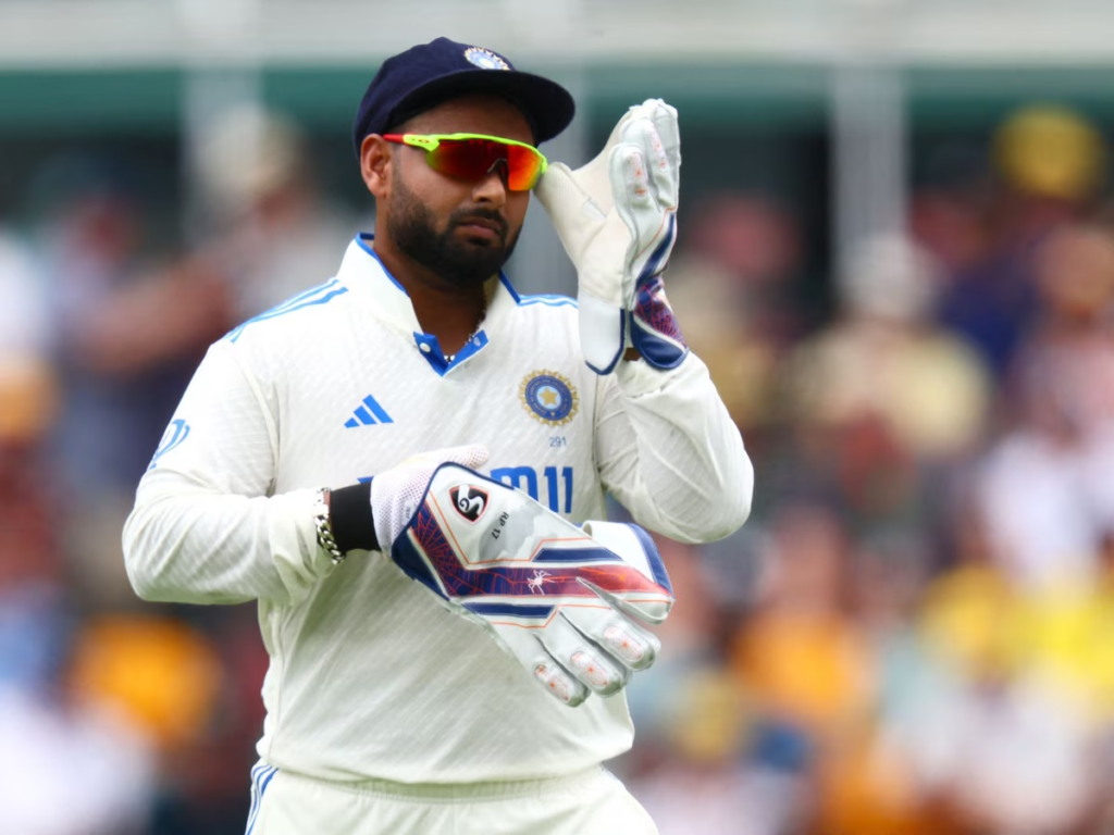 Rishabh Pant given out - Live Times