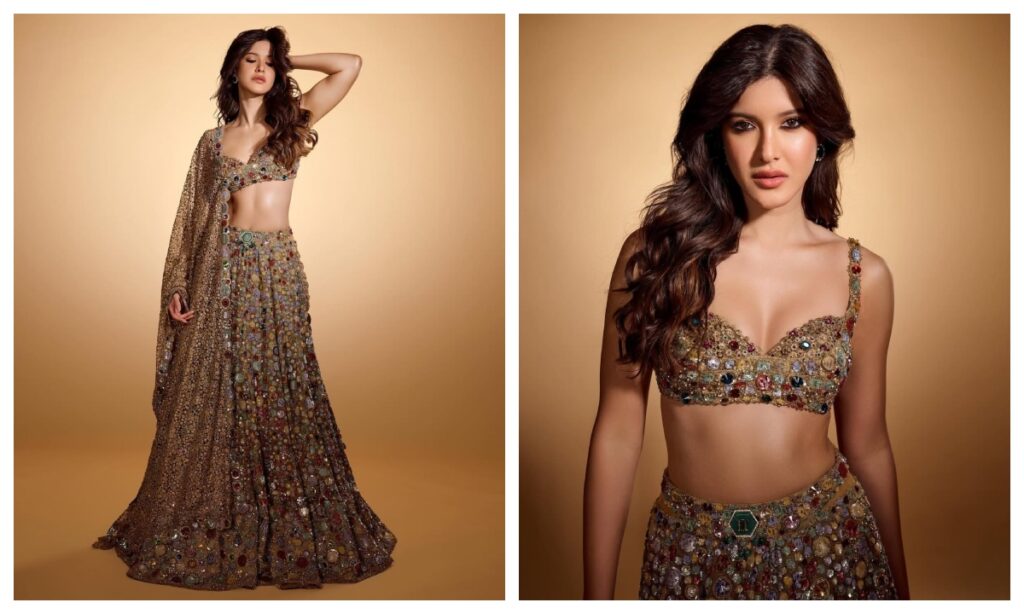 College girls should wear stylish lehengas like Shanaya Kapoor at the wedding - Live Times